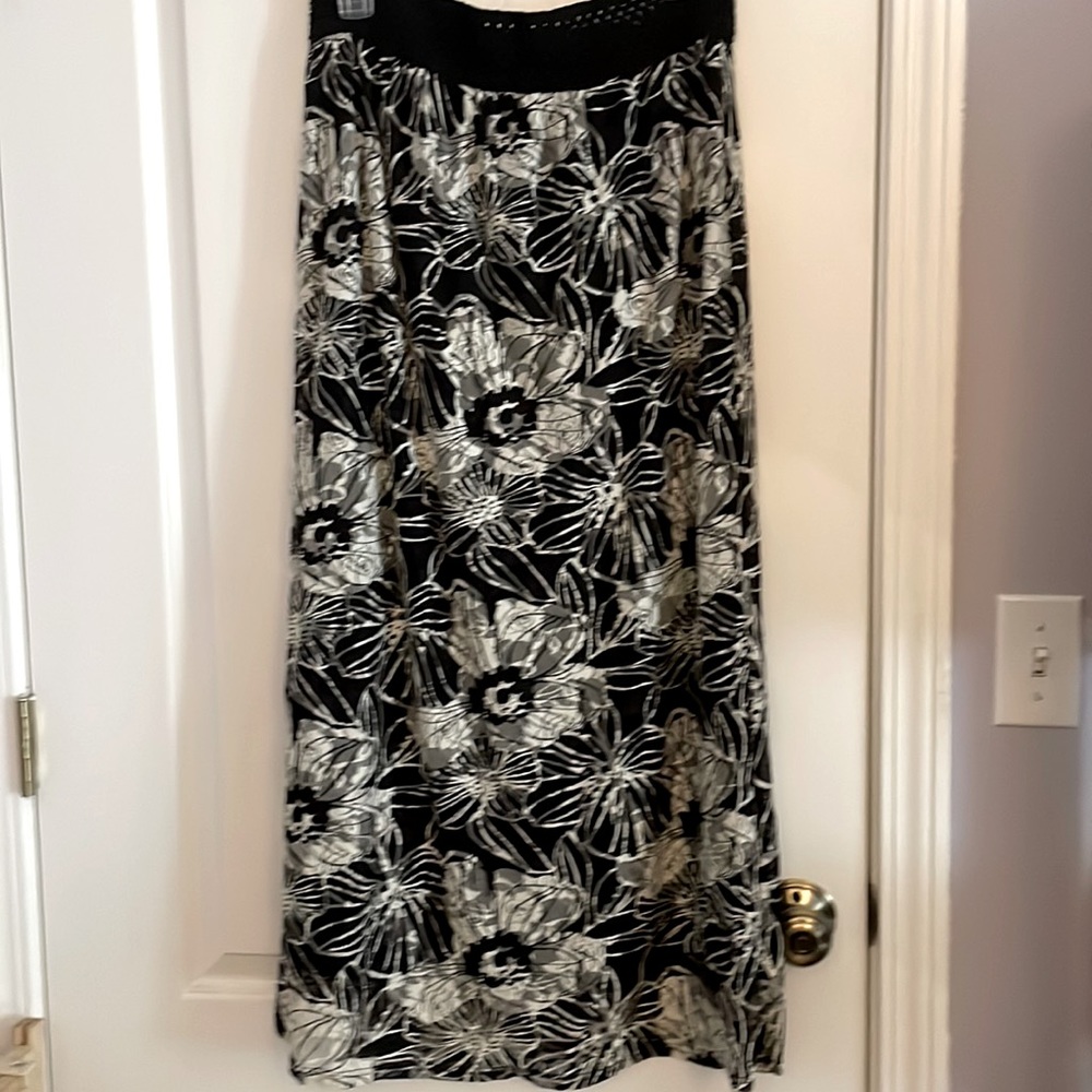 LAST CHANCE: Medium black and cream lace maxi skirt